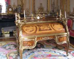 You can see other things like King's cabinet, the royal bed chambers, the balcony room, the upper picture gallery which is still standing in the palac